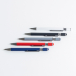 Stylo en aluminium recyclé avec spinner et embout tactile, encre bleue vue d'ambiance