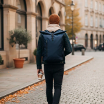 Sac à dos enroulable avec revêtement PU et poche ordinateur 15,6'' vue d'ambiance