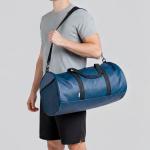 Sac de sport résistant avec revêtement en cuir synthétique vue d'ambiance