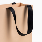 Sac en papier premium et mate avec anses en tissu résistantes 7 kg