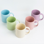 Tasse en céramique mate pour sublimation, intérieur brillant 325 ml vue d'ambiance