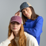 Casquette trucker 6 panneaux avec mesh et fermeture velcro vue d'ambiance