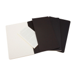 Cahier Moleskine cartonné et pochette intérieure, pages lignées couleur noir troisième vue