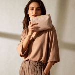 Trousse en nylon et polyester résistant à compartiment unique couleur beige troisième vue