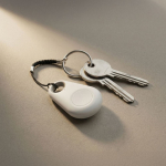 Localisateur anti-perte compact, idéal pour vos clés et vos valises couleur blanc troisième vue