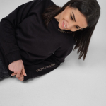 Sweat-shirt femme en coton biologique col rond 300 g/m² Waikiki couleur noir vue d'ambiance