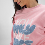 Sweat-shirt femme en coton biologique col rond 300 g/m² Waikiki couleur rose vue d'ambiance