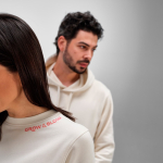 Sweat-shirt femme en coton biologique col rond 300 g/m² Waikiki couleur beige deuxième vue d'ambiance