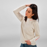 Sweat-shirt femme en coton biologique col rond 300 g/m² Waikiki couleur beige quatrième vue d'ambiance