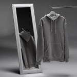 Sweat à capuche unisexe en coton biologique 340g/m² Tulum couleur gris chiné vue d'ambiance