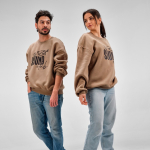 Sweat en coton biologique unisexe oversize 340 g/m² Whitehaven couleur marron clair deuxième vue d'ambiance