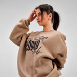 Sweat en coton biologique unisexe oversize 340 g/m² Whitehaven couleur marron clair quatrième vue d'ambiance