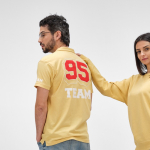 Polo unisexe en coton biologique à manches courtes 160 g/m² Ipanema couleur jaune vue d'ambiance