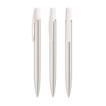 Stylo à bille en plastique aux couleurs vives et écriture bleue BIC®