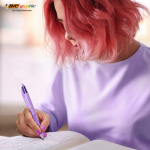 Stylo en plastique au fini pastel et encre 4 couleurs BIC®