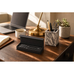 Set d’écriture premium avec stylo à bille et roller à encre bleue vue d'ambiance