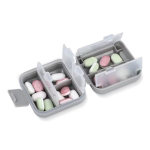 Pilulier compact en plastique avec plusieurs compartiments couleur gris quatrière vue
