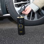Compresseur portable à gonflage rapide avec lampe et batterie 4000 mAh couleur noir neuvième vue