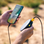 Lampe torche d’extérieur 300 lumens avec batterie externe 10 000 mAh couleur noir troisième vue
