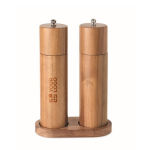 Set de moulins à sel et à poivre en bois d’acacia avec base couleur bois vue avec zone d'impression