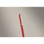 Stylo en aluminium recyclé avec clip chromé et encre bleue couleur rouge deuxième vue photographique