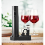 Set à vin en plastique avec tire-bouchon électrique et accessoires couleur noir vue d'ambiance