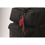 Porte-clés en corde tressée en polyester avec étiquette et anneau couleur rouge quatrième vue photographique