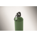Gourde en inox recyclé avec finition caoutchoutée et mousqueton 750 ml couleur vert foncé troisième vue photographique