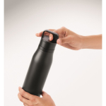Gourde isotherme en inox recyclé avec anse et ouverture facile 500 ml couleur noir deuxième vue photographique