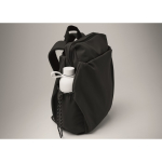 Sac à dos en nylon déperlant compatible avec ordinateur portable 16” couleur noir quatrième vue photographique