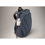 Sac à dos en nylon déperlant compatible avec ordinateur portable 16” couleur noir mat quatrième vue photographique