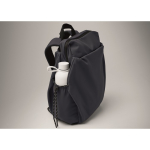 Sac à dos en nylon déperlant compatible avec ordinateur portable 16” couleur bleu marine quatrième vue photographique