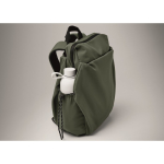 Sac à dos en nylon déperlant compatible avec ordinateur portable 16” couleur vert foncé quatrième vue photographique