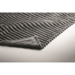 Plaid polaire à rayures avec ruban et carte kraft 450 g/m² couleur gris foncé troisième vue photographique