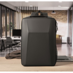 Sac à dos pour ordinateur en RPET 600D avec face avant rigide 15'' couleur noir vue d'ambiance