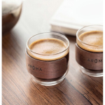 Set de 2 tasses à café en verre avec bande en bois de noyer 120 ml couleur bois deuxième vue d'ambiance 2