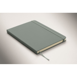 Set de carnet A5 en PU avec stylo bleu et pages lignées couleur noir mat troisième vue photographique