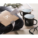 Set cadeau avec couverture polaire et deux tasses émaillées de 350 ml couleur noir vue d'ambiance principale
