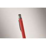 Stylo en aluminium recyclé avec finition caoutchoutée et encre bleue couleur rouge troisième vue photographique