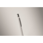 Stylo en aluminium recyclé avec finition caoutchoutée et encre bleue couleur blanc quatrième vue photographique