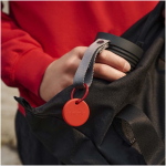 Traceur Bluetooth étanche avec alarme sonore Chipolo couleur rouge image nature morte 2