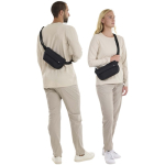 Sac bandoulière polyvalent double compartiment 2 L Thule couleur noir image nature morte 2