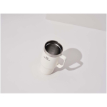 Mug isotherme double paroi couvercle anti-fuite 473 ml Stanley couleur beige image nature morte
