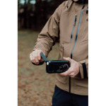 Radio d’urgence avec batterie externe Nordic Drift Titan 4 000 mAh couleur noir vue d'ambiance 2