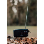 Radio d’urgence avec batterie externe Nordic Drift Titan 4 000 mAh couleur noir vue d'ambiance 4