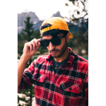 Lunettes audio intelligentes avec traduction IA polarisées UV400 couleur noir vue d'ambiance 2