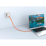Câble de charge rapide 2 en 1 tressé anti-nœuds 60 W 120 cm couleur orange vue d'ambiance