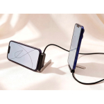 Câble de charge USB-C vers USB-C avec support téléphone réglable 65 W couleur noir vue d'ambiance
