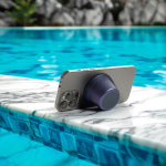 Enceinte compacte magnétique avec résistance IPX4 5 W 500 mAh couleur bleu vue d'ambiance