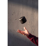 Enceinte sans fil compacte avec Bluetooth 5.3 et son 3 W couleur noir vue d'ambiance